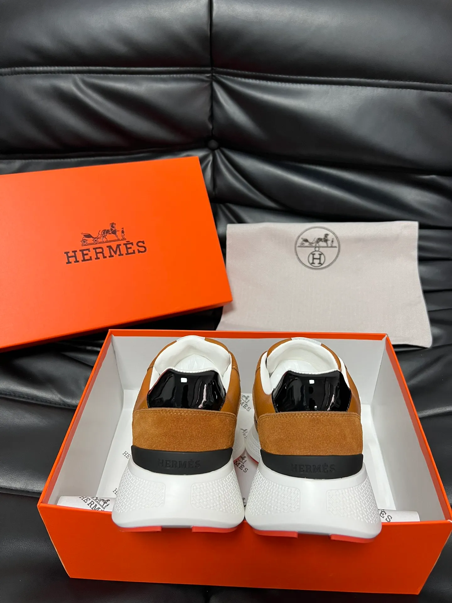 [HERMES] Hermès men's shoes 💰520💰 - High-end quality original order - Upper: 🔝 tumbled calfskin, suede calfskin, shoe body sewn with H pattern - Lining: water-dyed cowhide - Outsole: ultra-light T men's shoes 💰U foam rubber; two-color molded outsole - Super high quality control, fine workmanship: highlighted (high-end, luxury, grade) -Size : 39-44 (38, 45 can be customized)